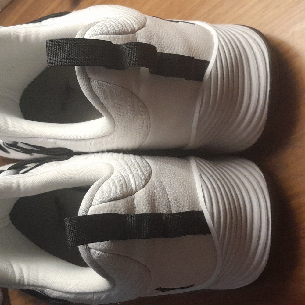 Men's Jordan White and Black Low-Top Athletic Sneakers - Picture 12 of 12